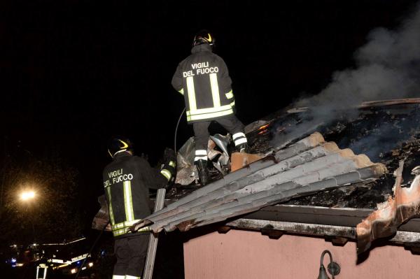 vigili-del-fuoco-incendio-tetto-perledo