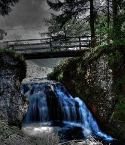 CASCATA TROGGIA ORO BLU ACQUA INTROBIO