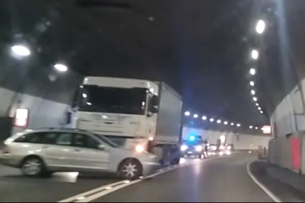 lecco-ballabio incidente mezzo pesante (3)