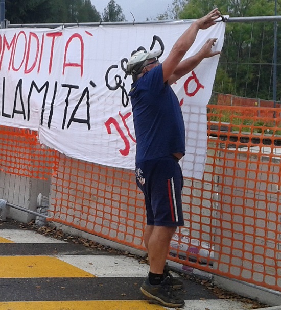 striscione cremeno rimosso 2