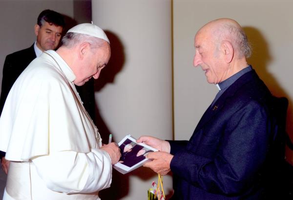 DON ALFREDO PAPA FRANCESCO