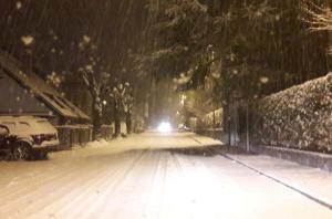 neve 20gen18 nevicata notte Barzio via roma