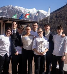 Scuola alberghiera di Casargo formazione professionale con convitto. Studenti e studentesse vincitori di un contest alberghiero