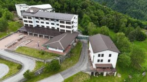 Scuola alberghiera CFPA con convitto, il complesso degli edifici visti dall'alto